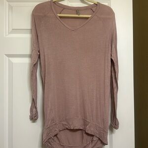Mauve lightweight long sleeve tee. Large